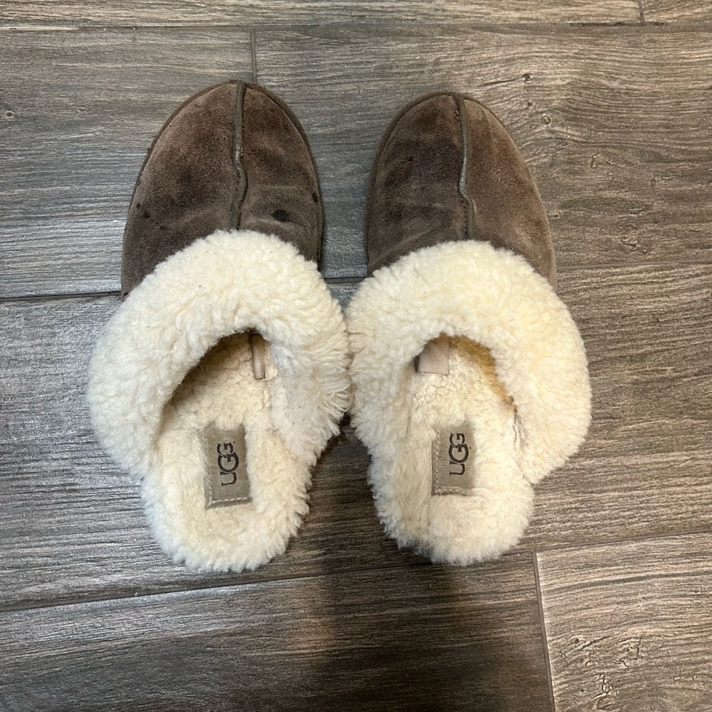 Women’s Uggs slippers